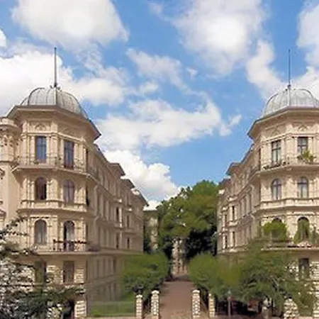 Sarotti-höfe Hotell